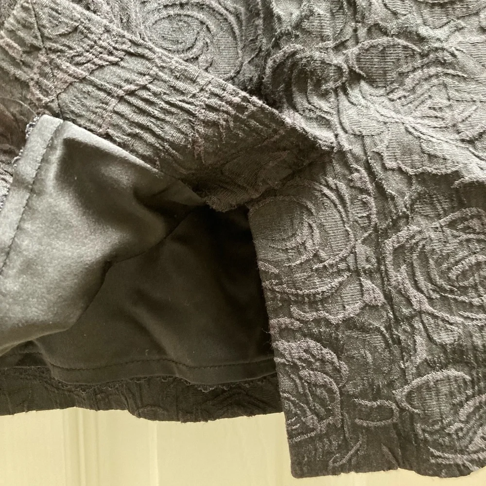 Vanessa Virginia Anthropologie black rose brocade pencil skirt size 4